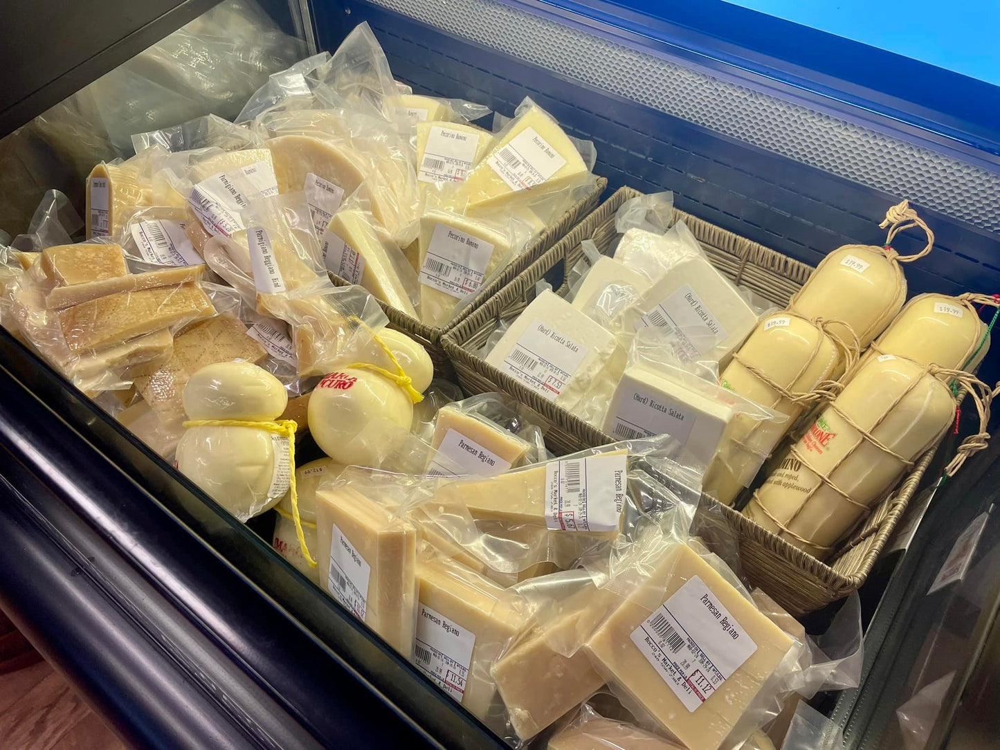 Mtlcool Oasis-36 3' Grab & Go Cooler Refrigerated Display Merchandiser