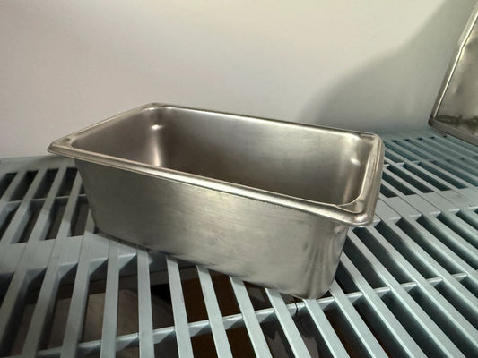 Vollrath 30442 Super Pan V® 1/4 Size 4" Deep Anti-Jam Stainless Steel Steam Table / Hotel Pan - 22 Gauge